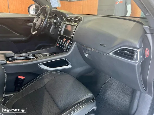 Jaguar F-Pace 20d Aut. R-Sport - 40