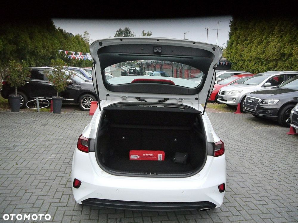 Kia Ceed 1.6 CRDi mHEV Business Line - 13