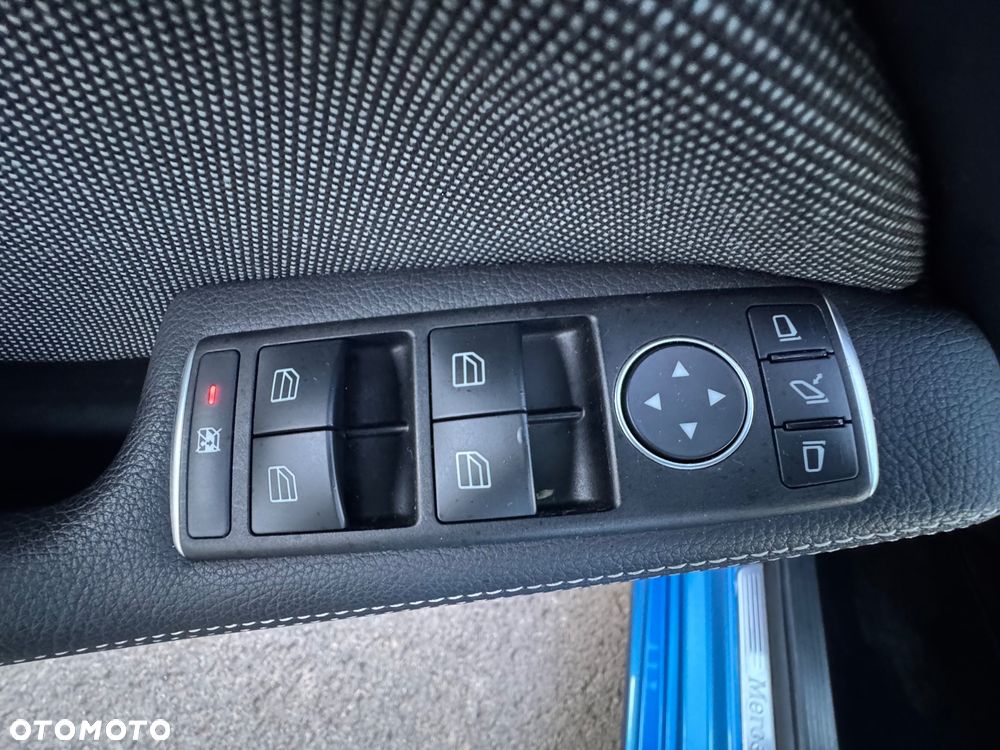 Mercedes-Benz Klasa A 180 (BlueEFFICIENCY) Urban - 36