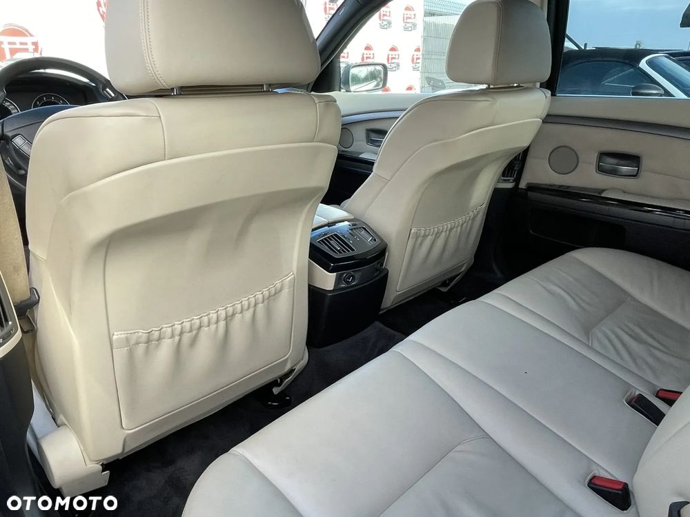 BMW Seria 7 750i - 16