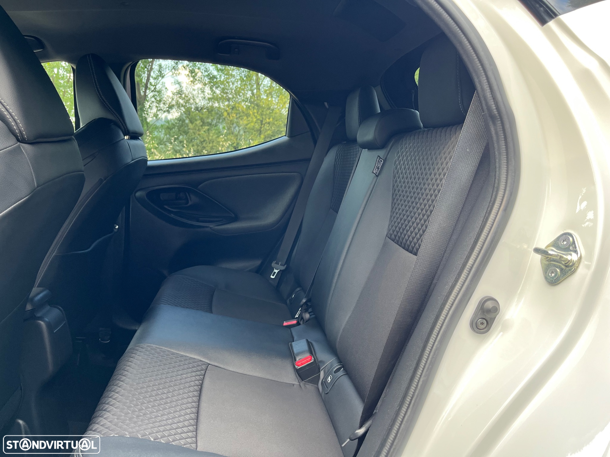 Toyota Yaris 1.5 HDF Premier Edition - 34
