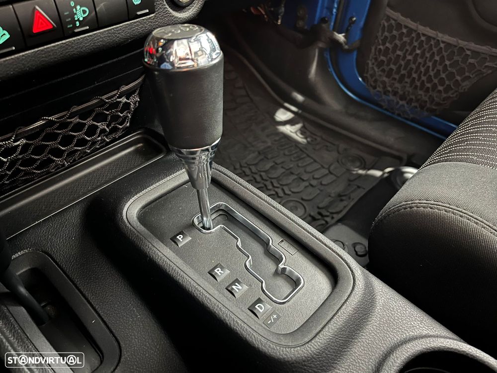 Jeep Wrangler Unlimited 2.8 CRD DPF Auto Sport - 18