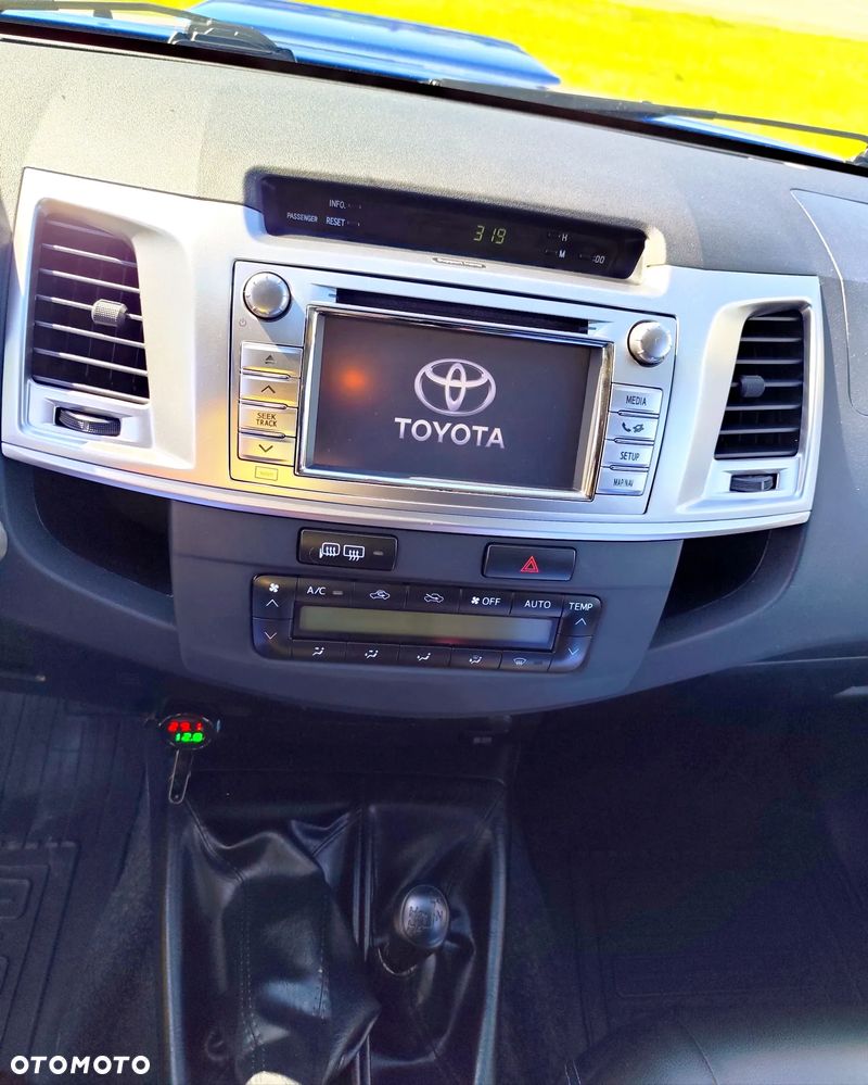 Toyota Hilux 3.0 D-4D Invincible - 16