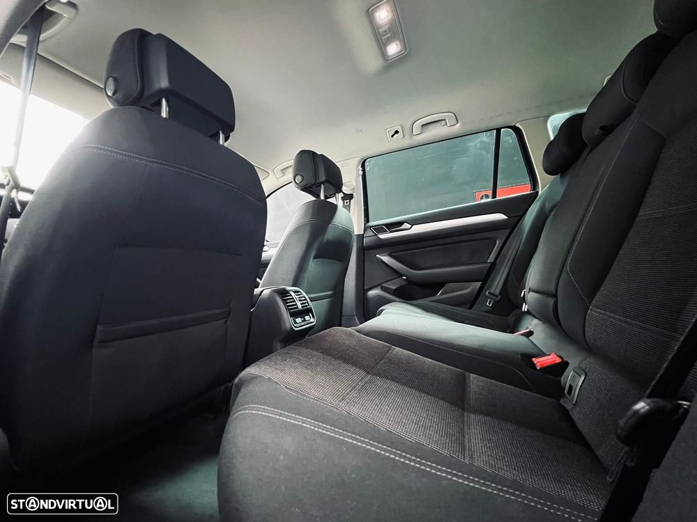 VW Passat 1.6 TDI DSG - 36