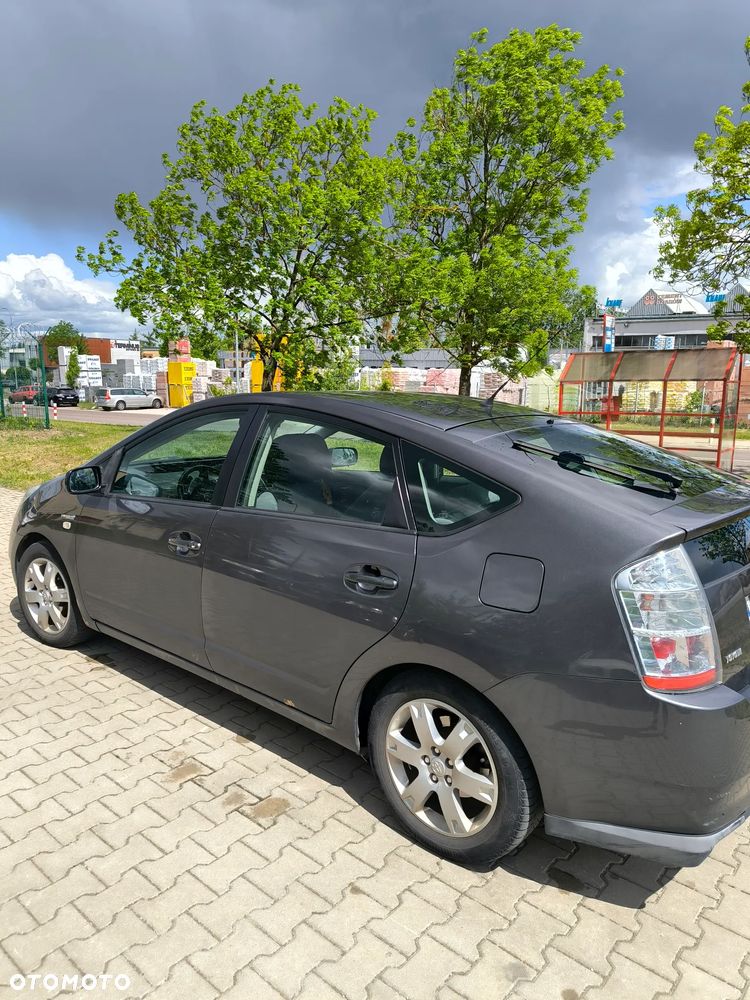 Toyota Prius - 4