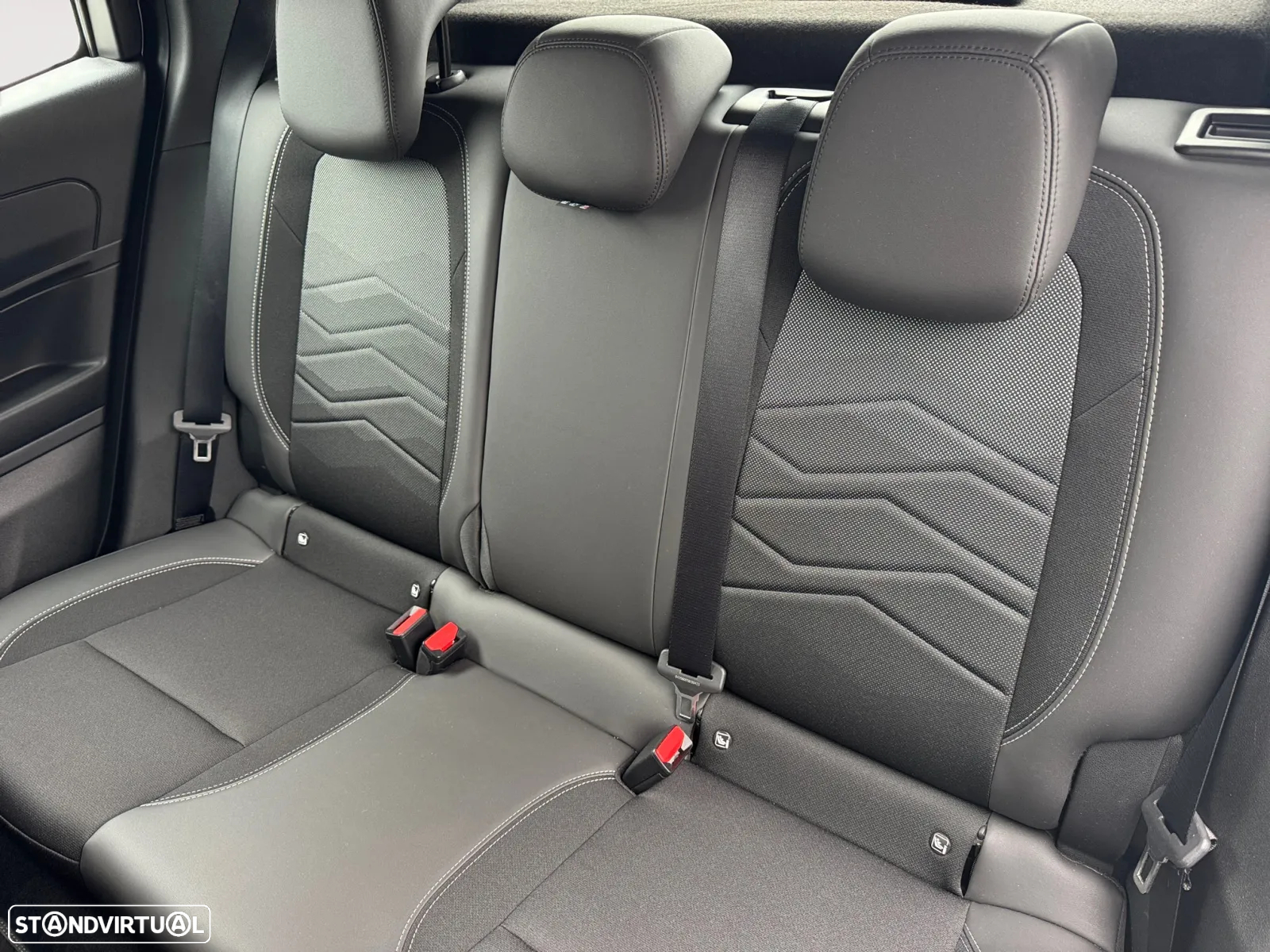 Jeep Avenger 1.2 GSE T3 Altitude - 15