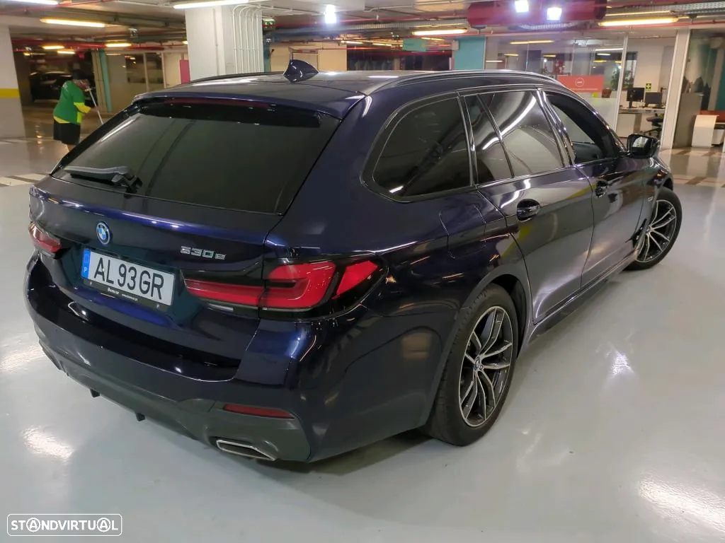 BMW 530 e Pack Desportivo M - 3