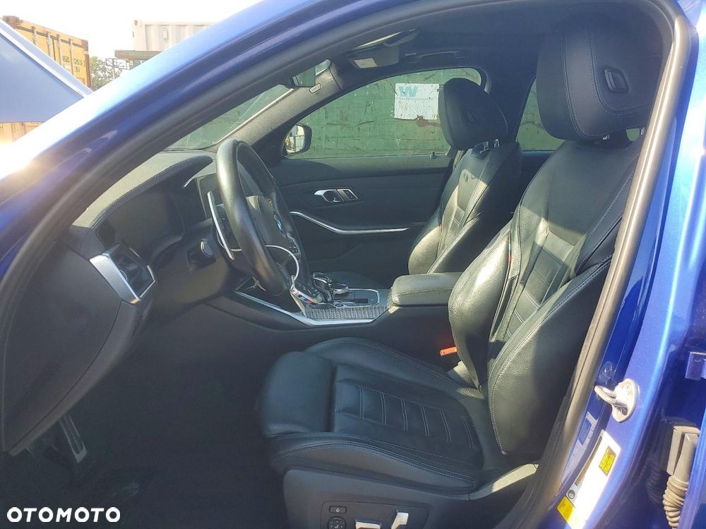 BMW Seria 3 330i xDrive Edition M Sport Shadow - 7