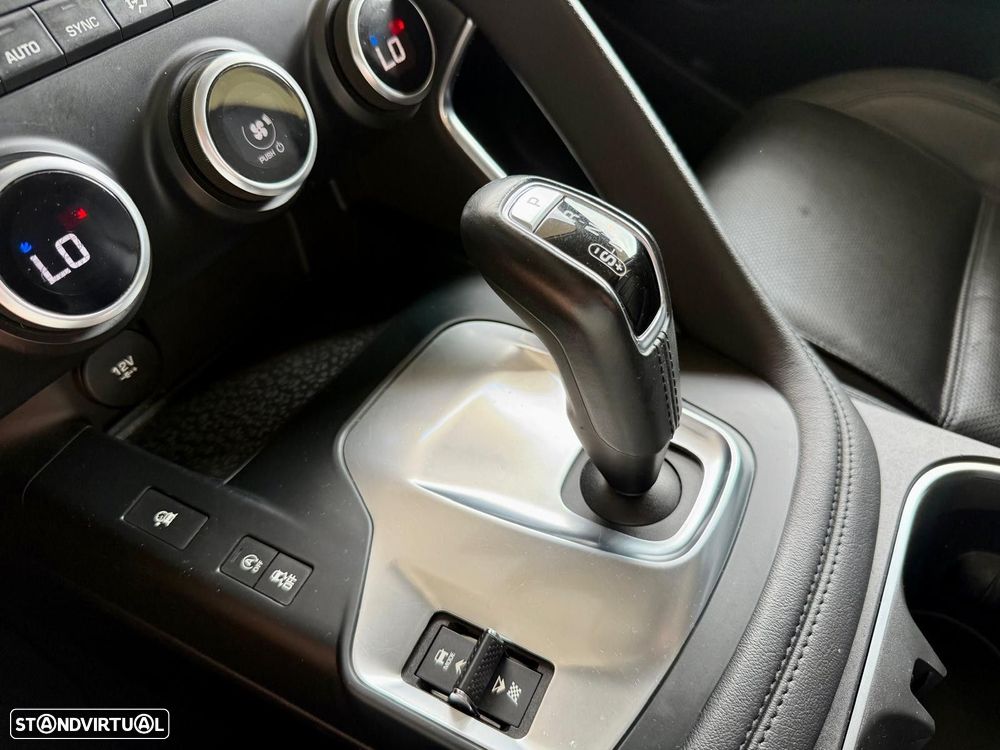 Jaguar E-Pace 2.0 i4D R-Dynamic S AWD Aut. - 19