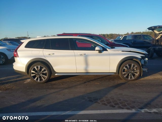 Volvo V60 Cross Country B5 B AWD Ultimate - 4