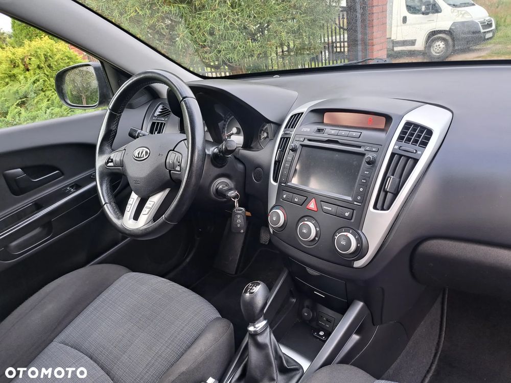 Kia Ceed 1.4 CVVT Dream-Team Edition - 12