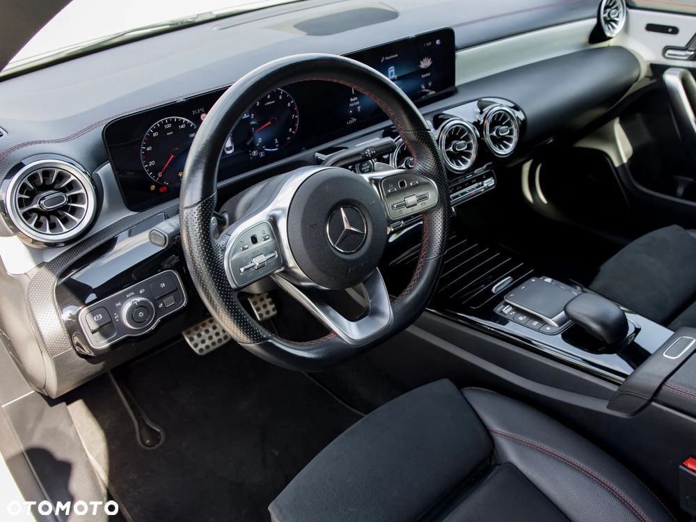 Mercedes-Benz CLA 200 7G-DCT - 9