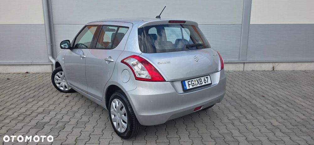 Suzuki Swift 2011 photo 4