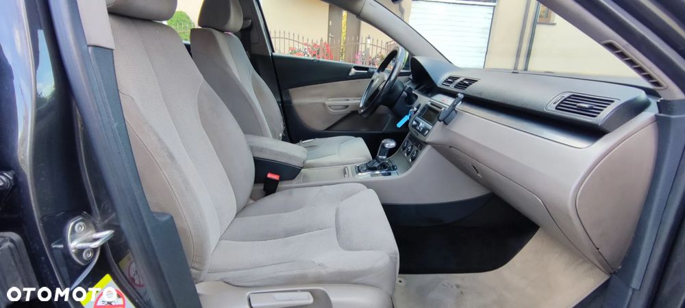 Volkswagen Passat - 17