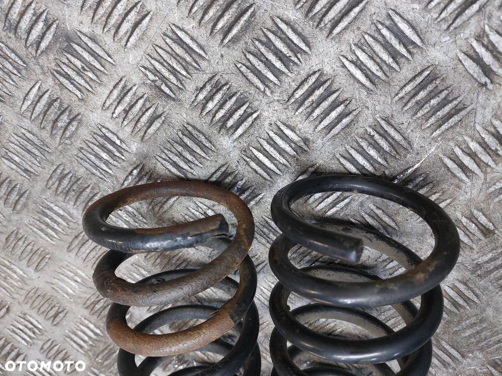 SPRĘŻYNA ZAWIESZENIA TYŁ KOMPLET HYUNDAI I30 I HB 5D - 3