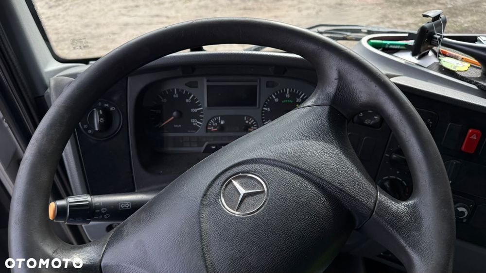 Mercedes-Benz 1222L - 25