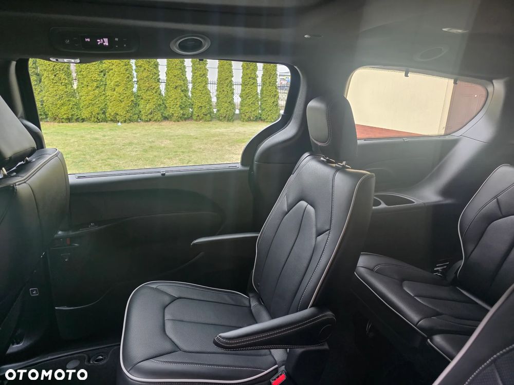 Chrysler Pacifica - 17