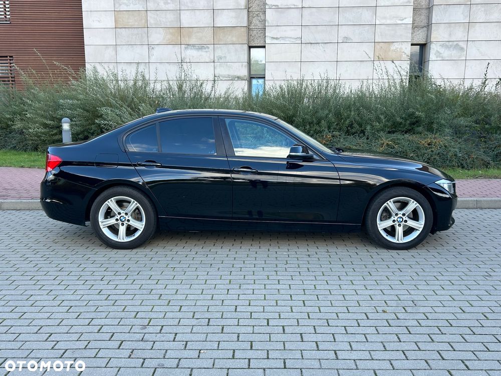 BMW Seria 3 320d Sport Line - 8