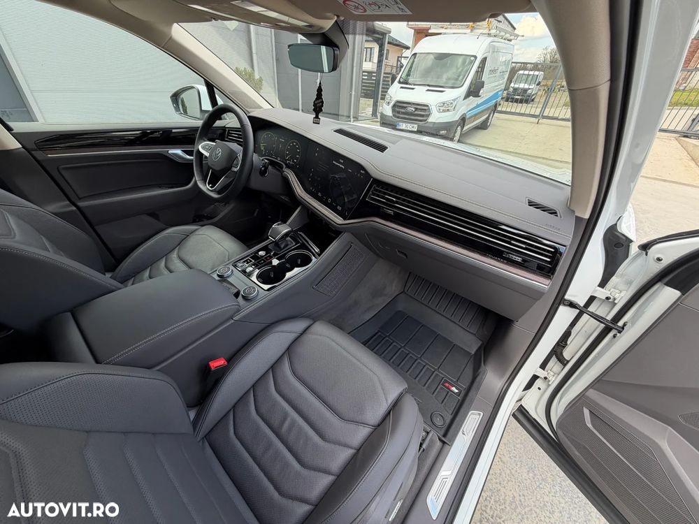 Volkswagen Touareg V6 TDI 4MOTION Elegance - 24