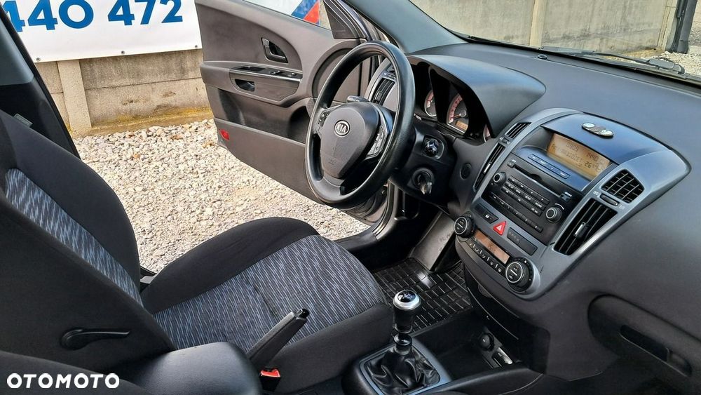 Kia Ceed - 14