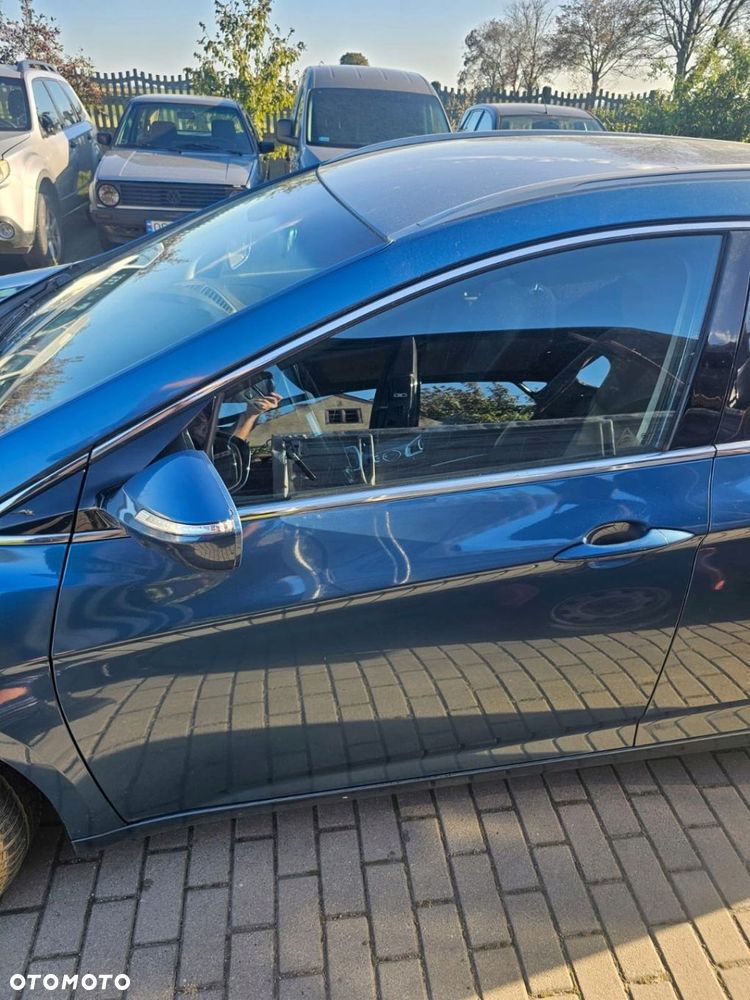 Drzwi lewy przód kompletne Hyundai i40 YU6