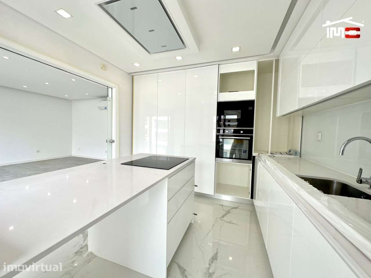 Incrivel Apartamento T2 com Varanda, Garagem e Arrecadação