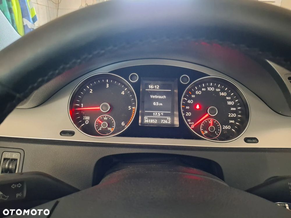 Volkswagen Passat 2.0 TDI DPF BlueMot Comfortline - 9