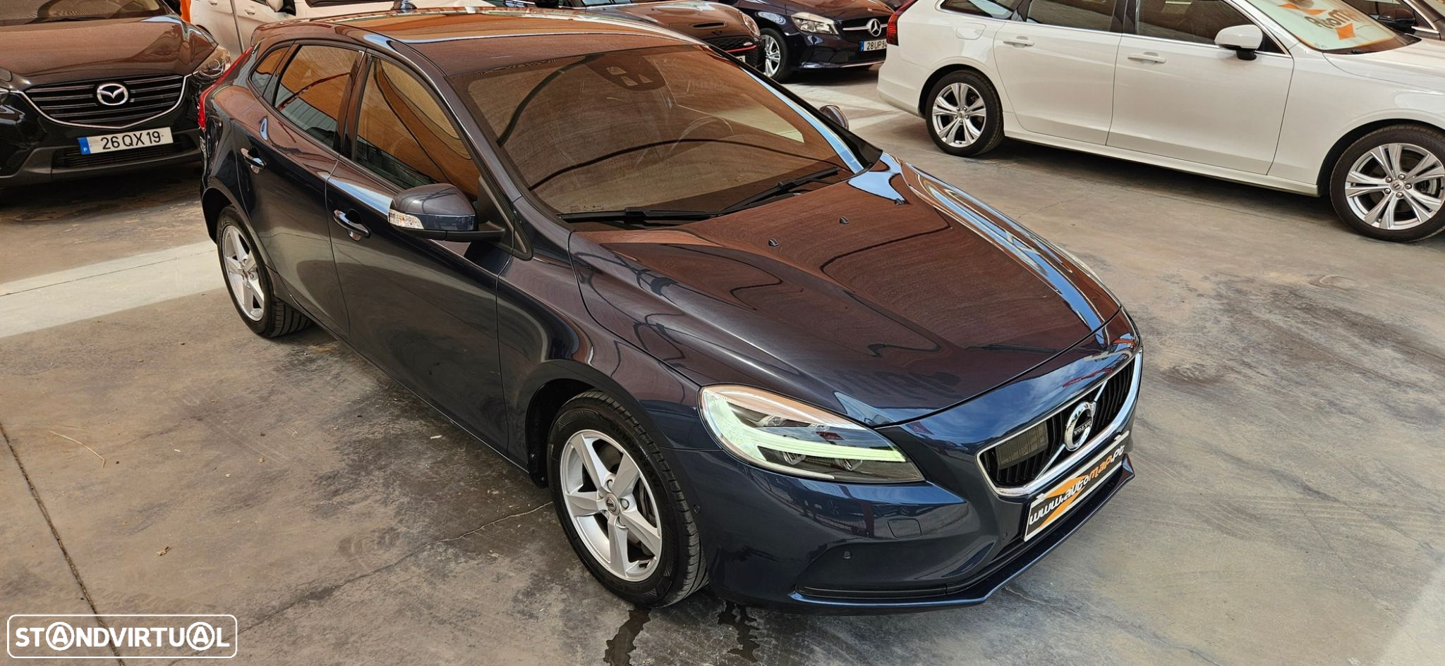 Volvo V40 2.0 D3 Momentum - 4