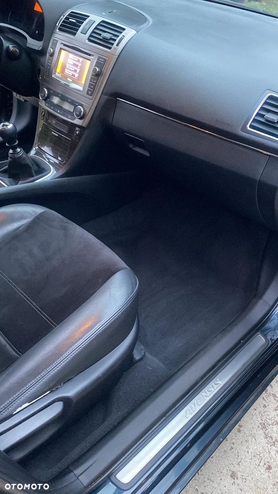 Toyota Avensis 1.8 Active - 8