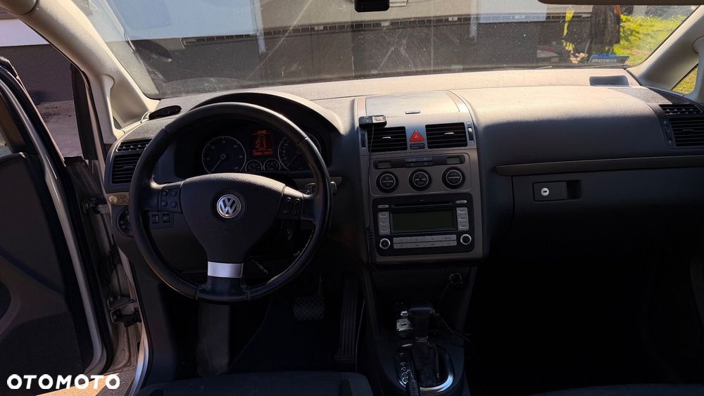 Volkswagen Touran - 16