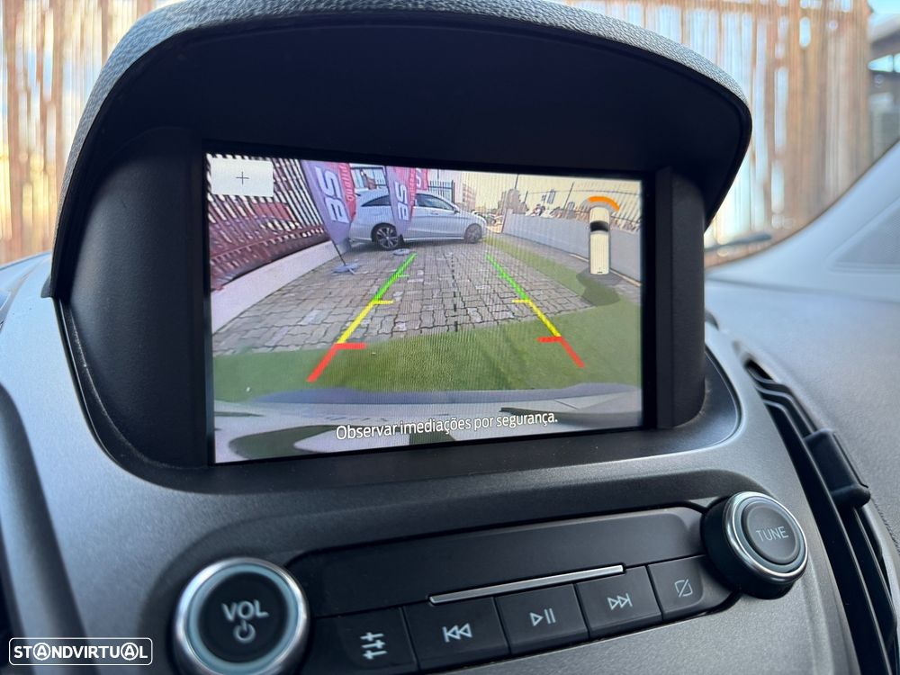 Ford Transit Courier - 12