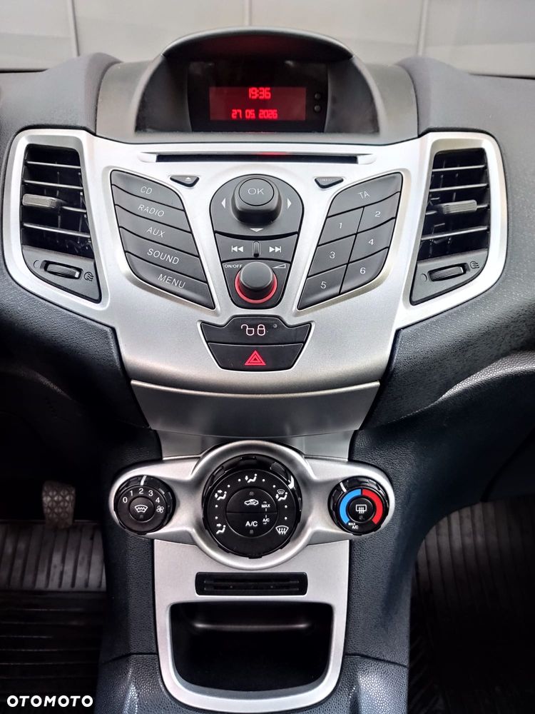 Ford Fiesta 1.4 Trend EU5 - 19