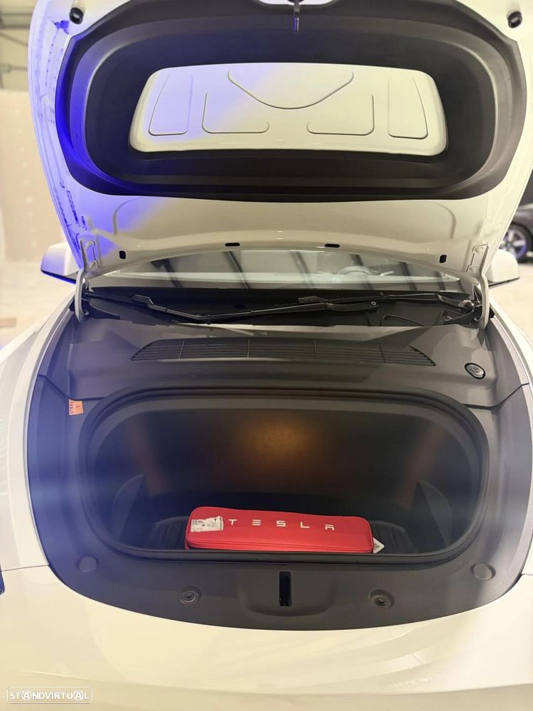 Tesla Model Y Long Range Dual Motor AWD - 42