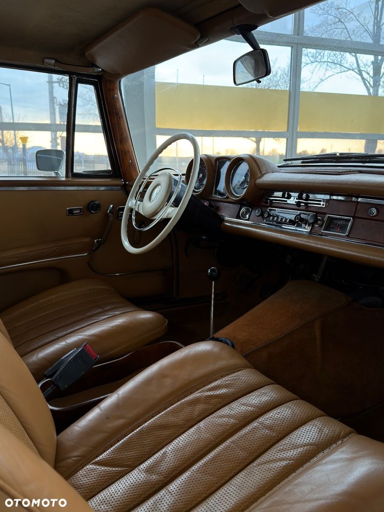 Mercedes-Benz 280 - 20
