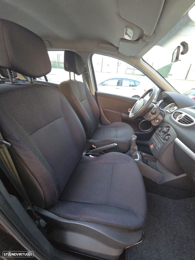 Renault Clio 1.2 16V Dynamique S - 21