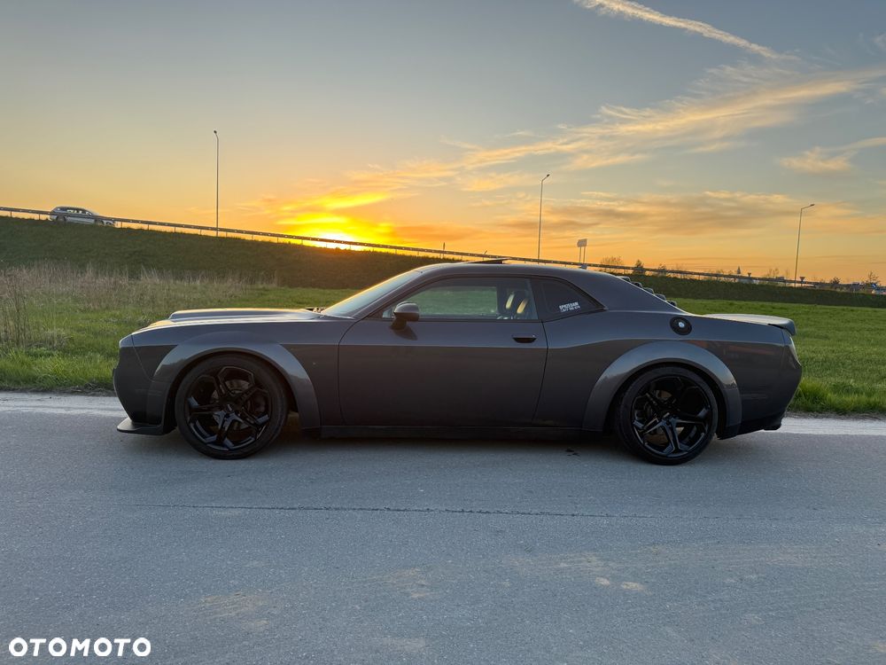 Dodge Challenger - 5