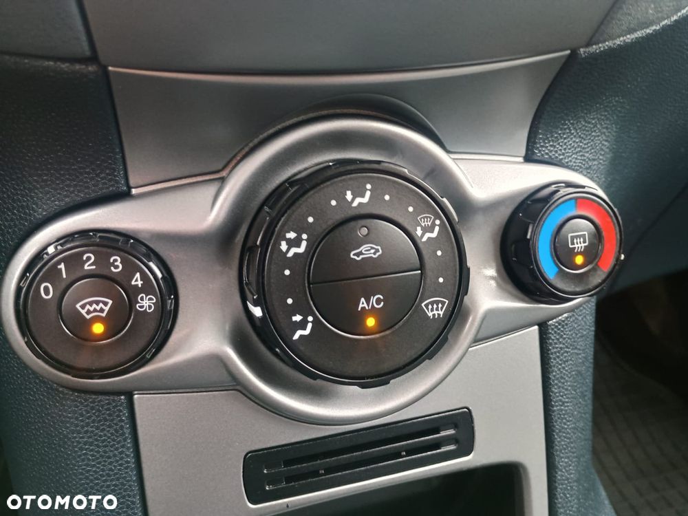 Ford Fiesta 1.25 Celebration - 10