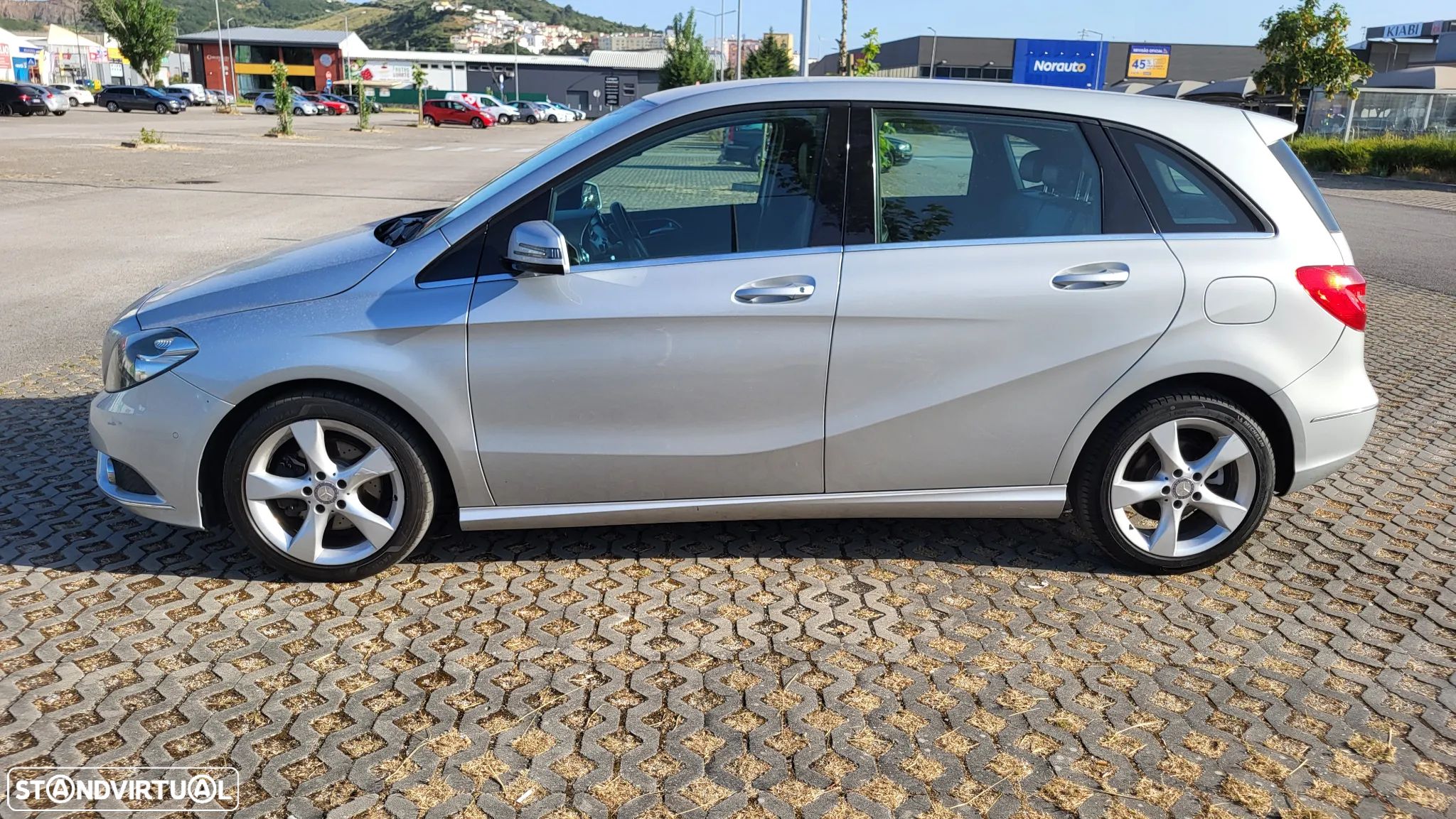 Mercedes-Benz B 180 - 1