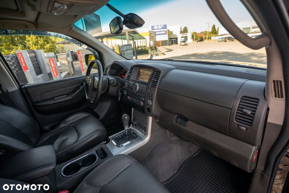 Nissan Navara 3.0 D V6 Platinum Long EU5 - 29