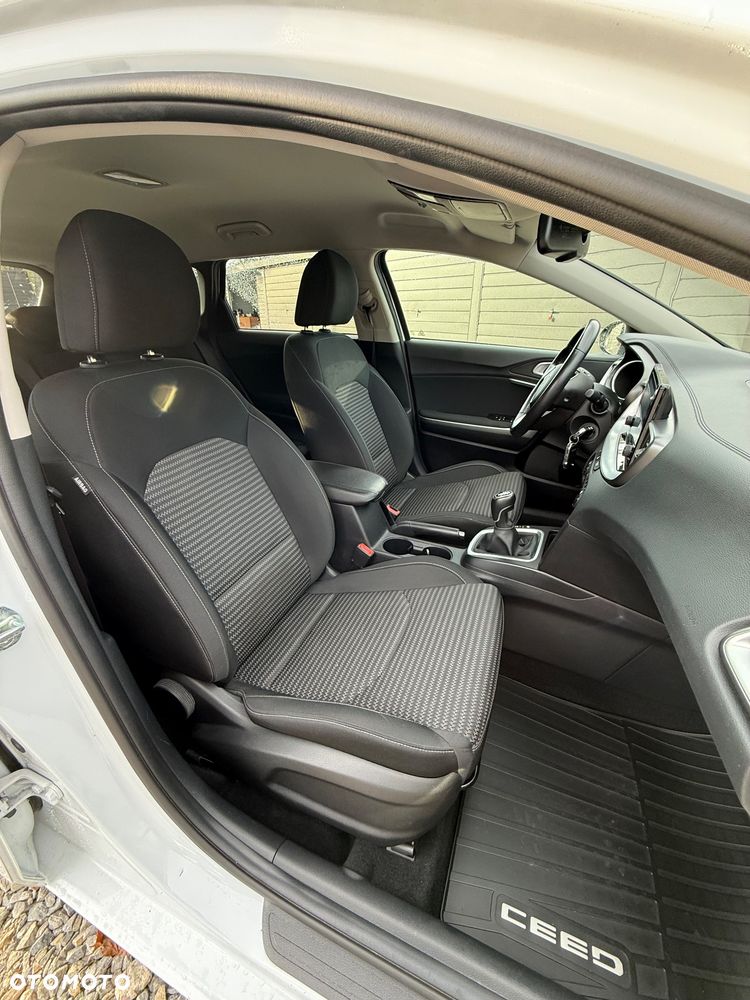 Kia Ceed 1.6 CRDi (48V Mild-Hybrid) Platinum - 21