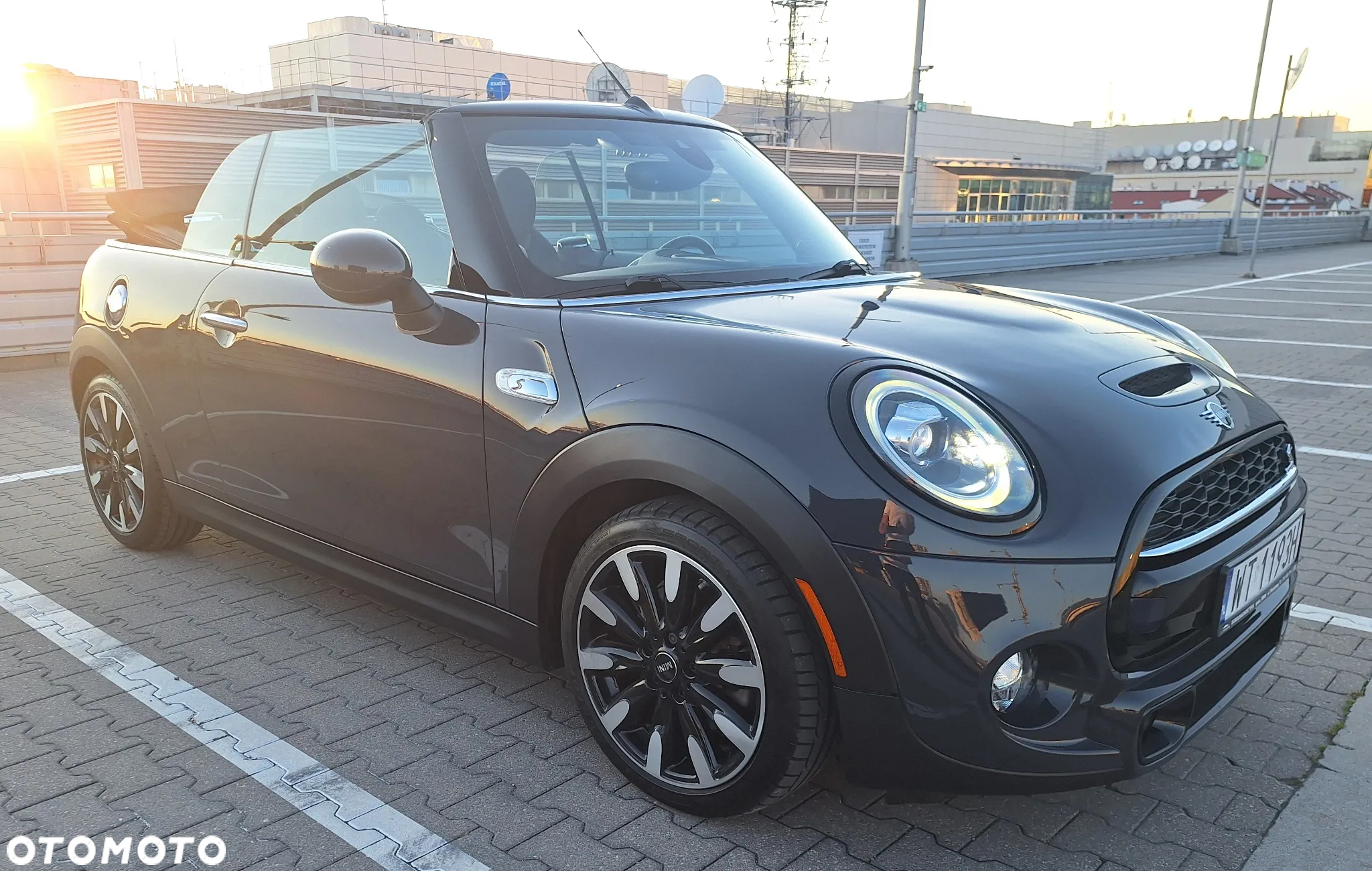 MINI Cooper S Cabrio Sidewalk - 13
