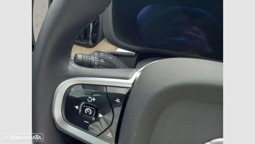 Volvo XC 60 2.0 T6 PHEV Plus Dark AWD - 13