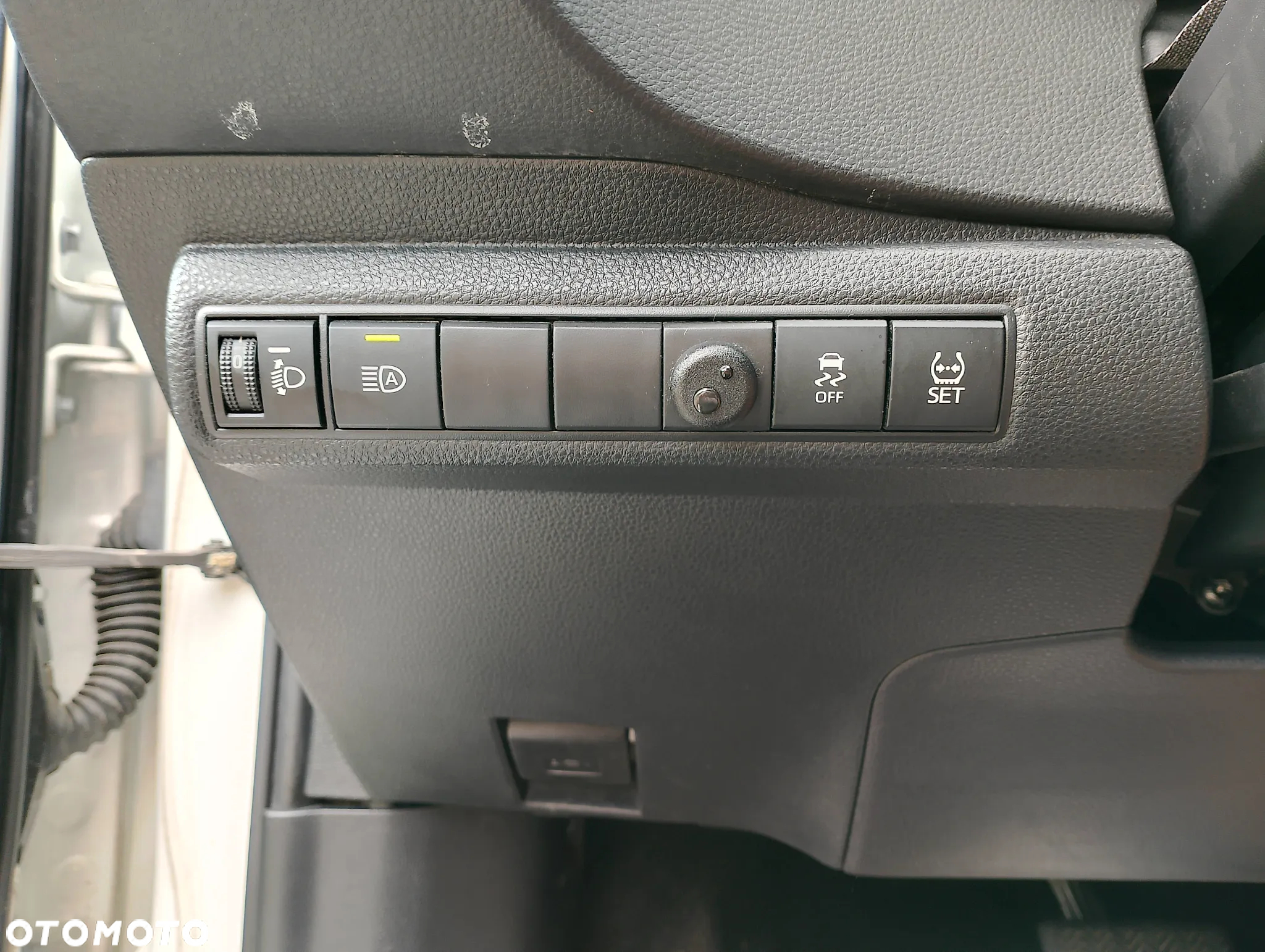 Toyota Corolla 1.8 Hybrid Comfort - 24