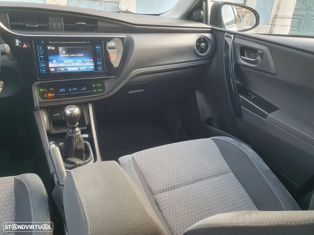 Toyota Auris Touring Sports 1.4 D-4D Comfort+Pack Sport - 30