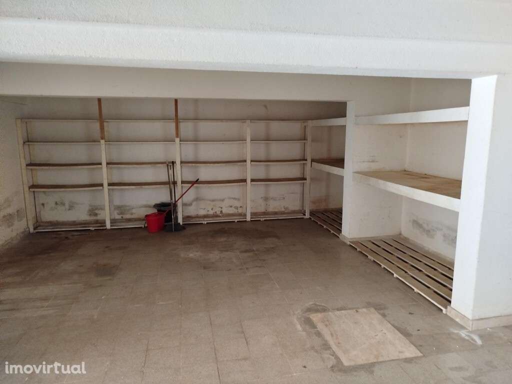 Garagem para arrendamento na Tapada das Mercês - Sintra - Grande imagem: 2/9