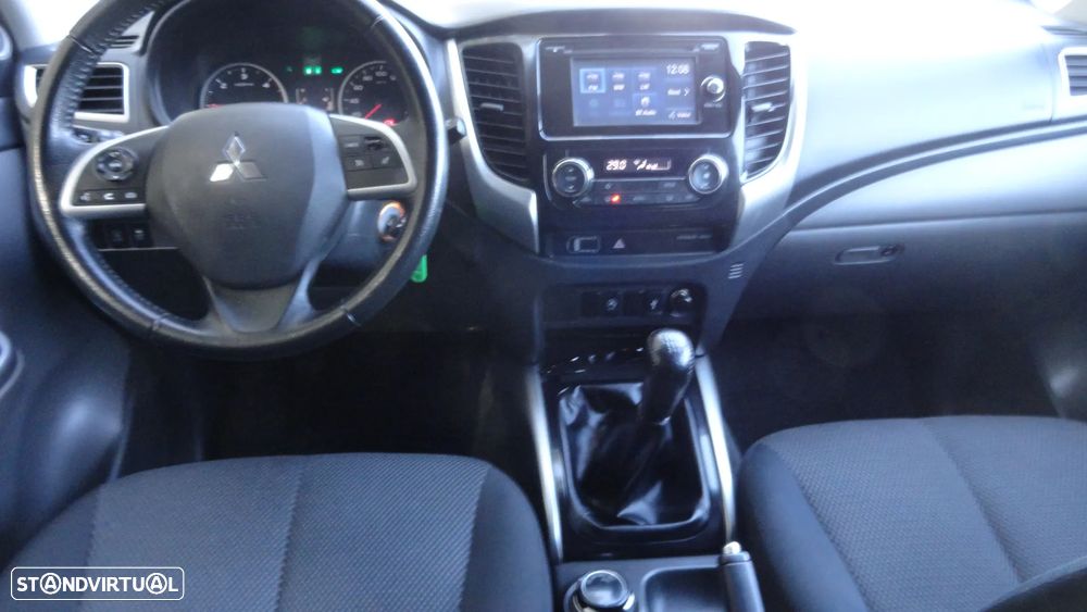 Mitsubishi L200 2.4 DI-D CD Invite 4WD - 23