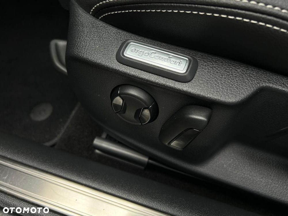 Volkswagen Passat 1.5 TSI EVO Elegance DSG - 35
