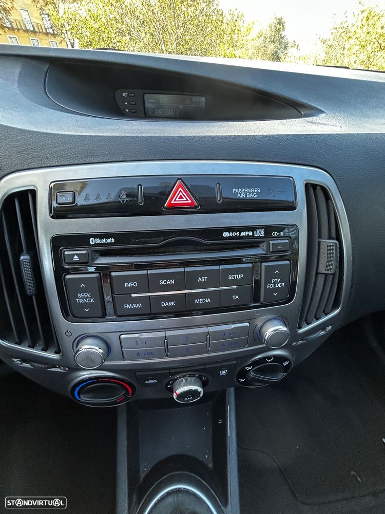 Hyundai i20 1.1 CRDi Urban - 31