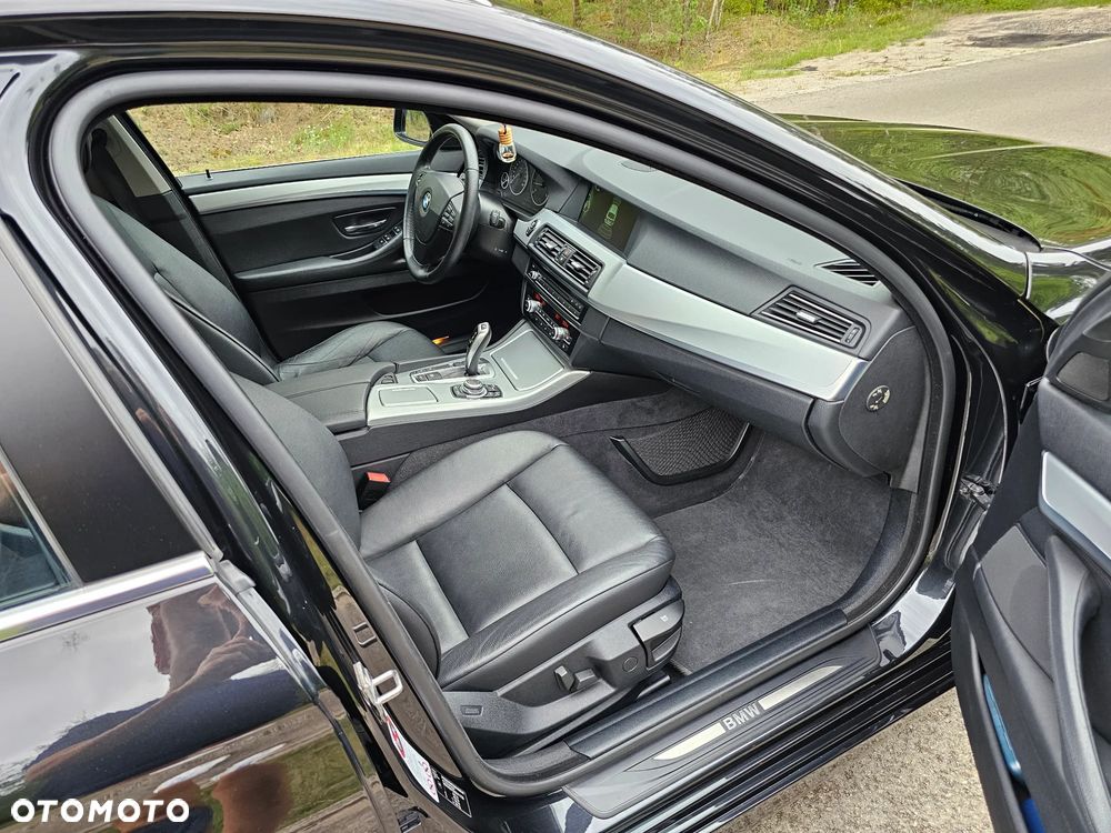 BMW Seria 5 530d xDrive - 12