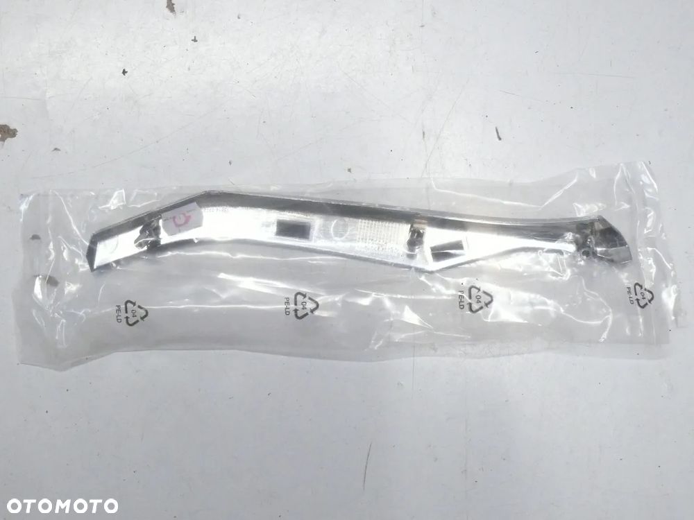 CHROM LISTWA LAMPA TYLNA LEWA TOYOTA COROLLA E21 SEDAN - 2